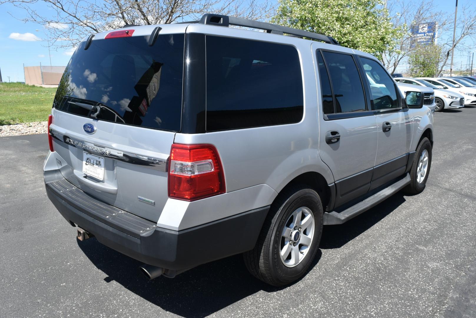 2016 Silver /Black Ford Expedition XL (1FMJU1GT0GE) with an 3.5L Twin Turbo V6 engine, 6-Speed Automatic w/ OD transmission, located at 1600 E Hwy 44, Rapid City, SD, 57703, (605) 716-7878, 44.070232, -103.171410 - Photo#7